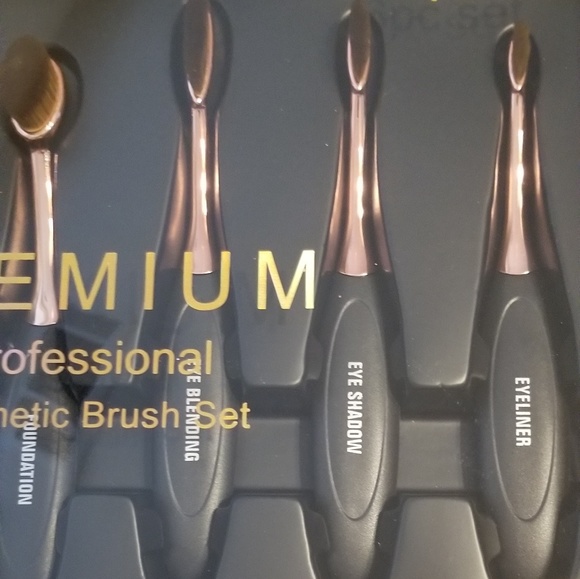 Oval cosmetic brushes - Picture 4 of 4